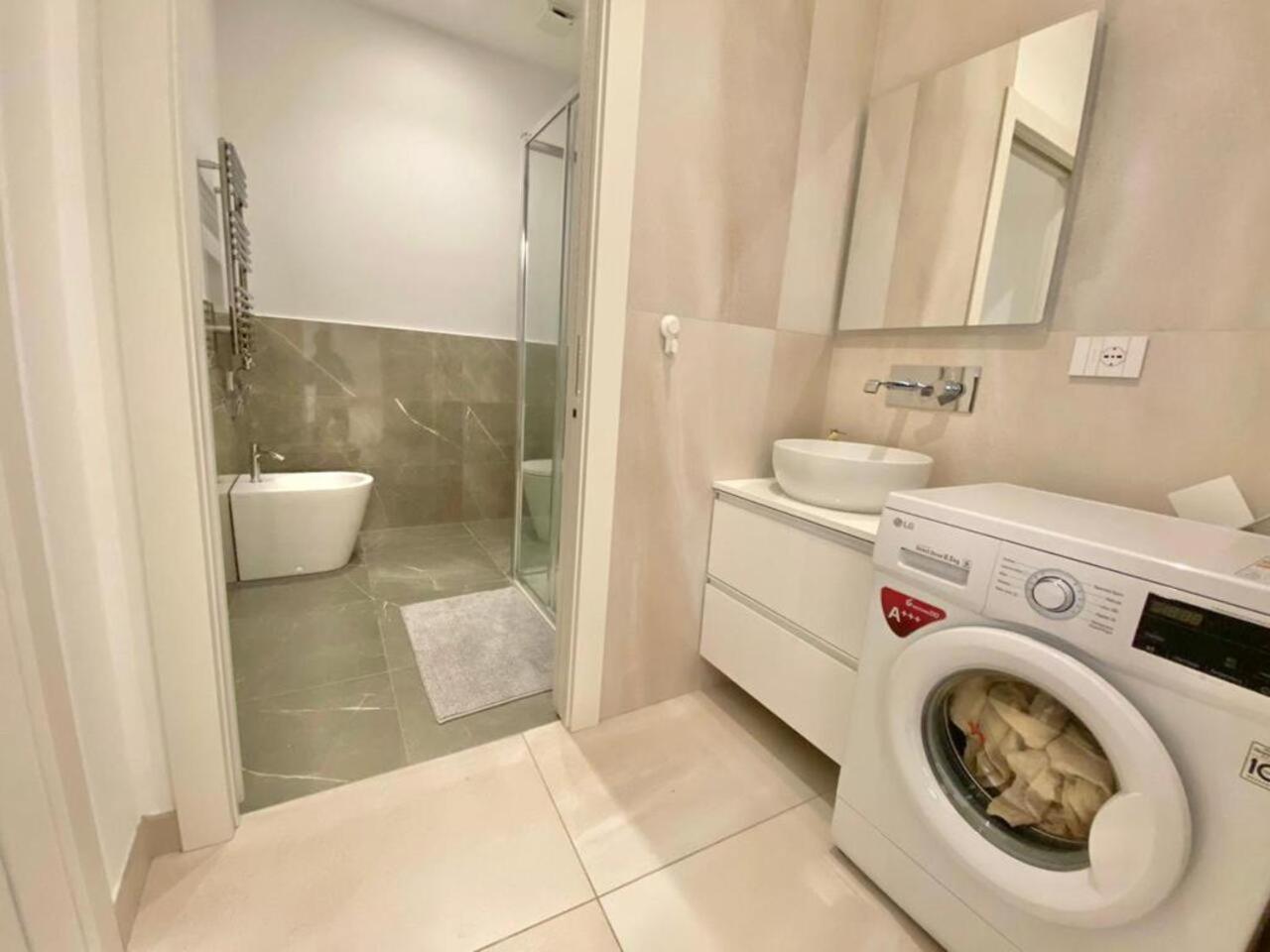 Elegance Duomo Apartment มิลาน ภายนอก รูปภาพ